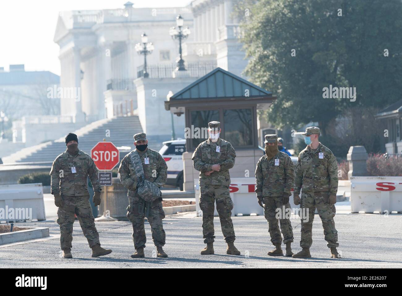 Washington DC- i membri della Guardia Nazionale si levano in piedi al Campidoglio. Foto di credito: Chris Kleponis/Sipa, USA. 12 gennaio 2021. Credit: Sipa USA/Alamy Live News Foto Stock