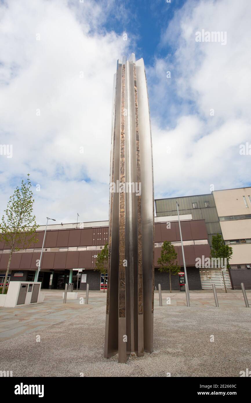 La scultura Danum, un'opera d'arte pubblica nel quartiere civico e culturale di Doncaster Foto Stock