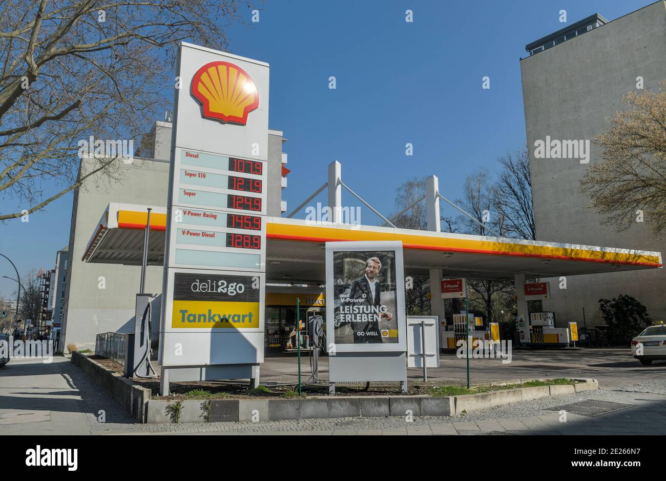 Shell Tankstelle, Martin-Luther-Straße, Schöneberg, Berlino, Germania Foto Stock