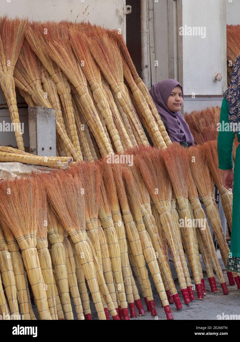 Jayma Bazaar, uno dei più grandi mercati tradizionali dell'asia centrale. Città OSH nella valle di Fertana vicino al confine con l'Uzbekistan. Asia, centra Foto Stock