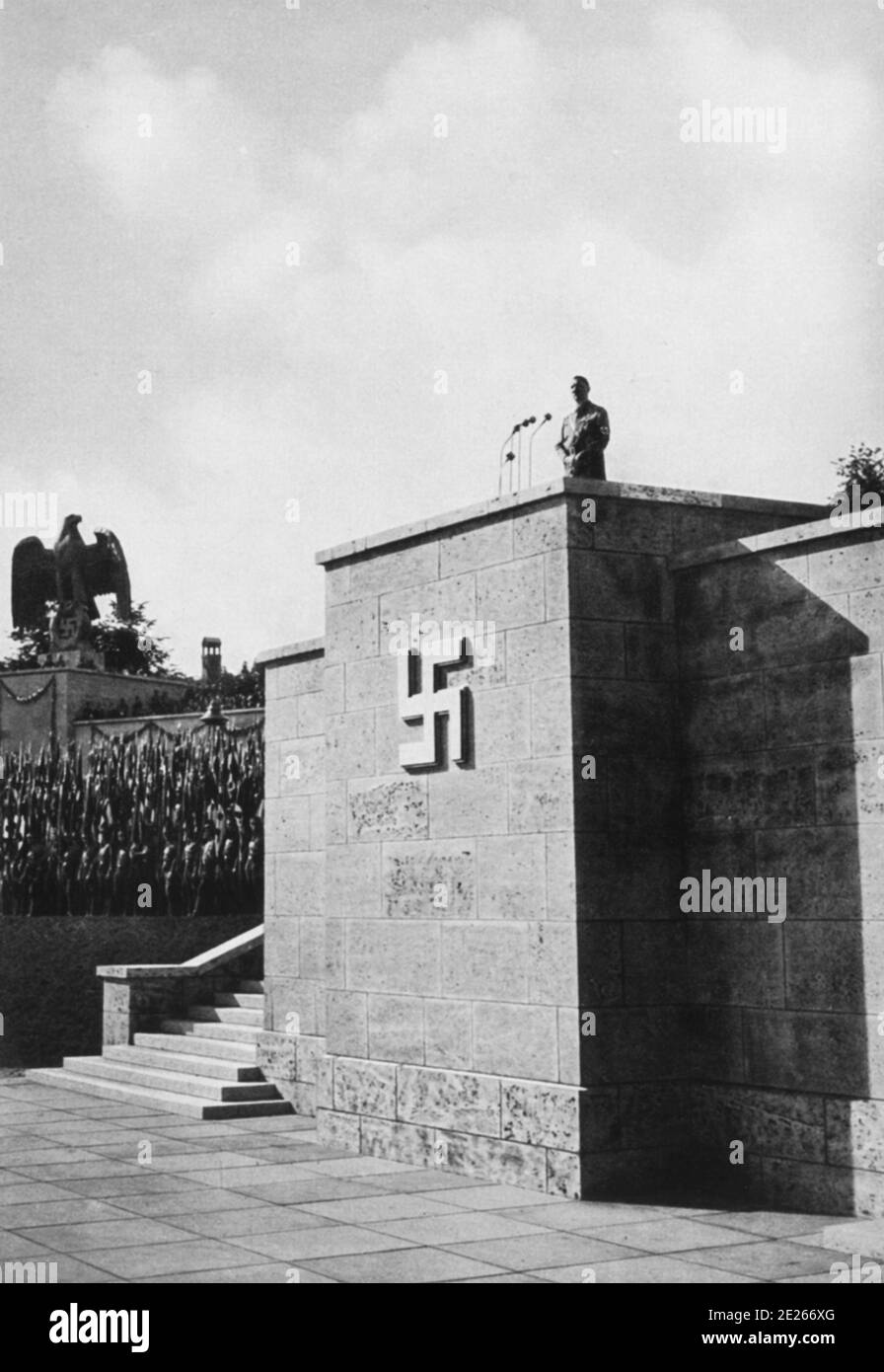 Hitler che parla al raduno del partito nazista in Luitpold-Arena, Nürnberg Foto Stock