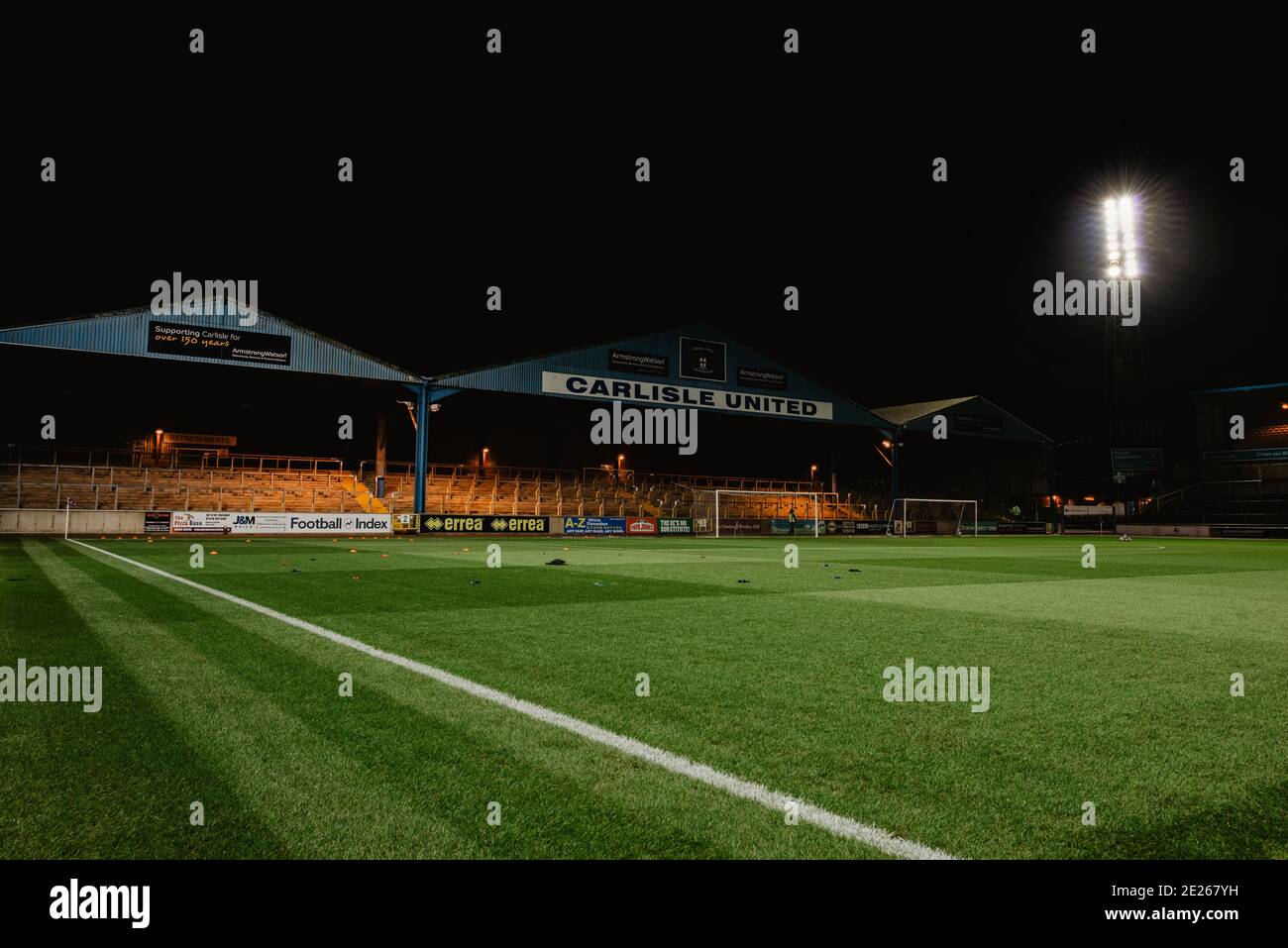 Il Brunton Park è uno stadio di calcio e ospita Carlisle United. Si trova nella città di Carlisle, Cumbria. Foto Stock