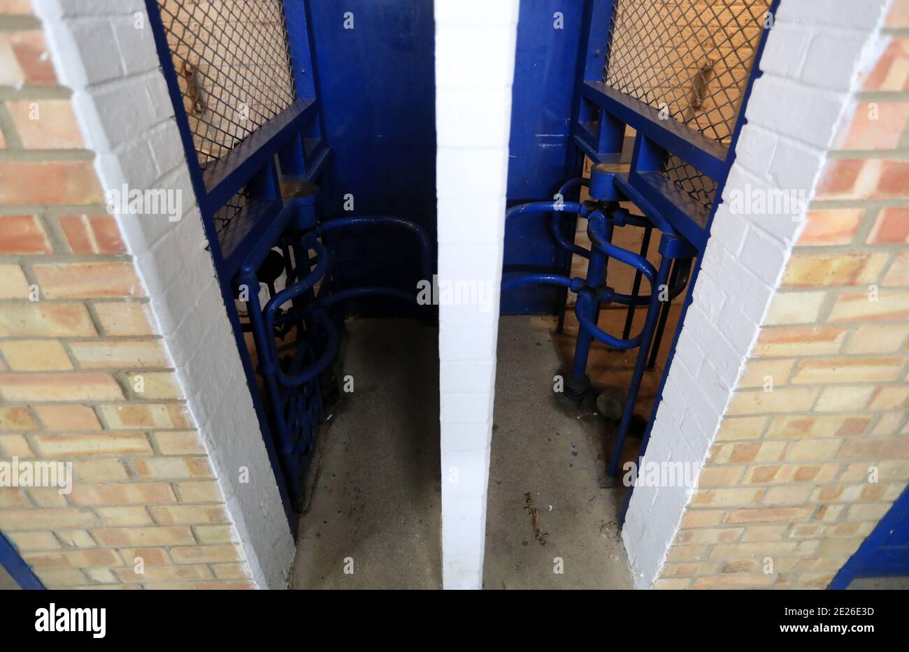 Giradischi vuoti durante al Weston Homes Stadium prima della terza partita del Papa John's Trophy al Weston Homes Stadium di Peterborough. Foto Stock