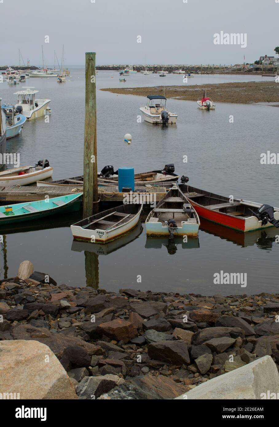 Bella vista da Rye, New Hampshire. Questo porto contiene case costose, e anche un molo di pesce commerciale e parte di questo porto è anche utilizzato da sp Foto Stock