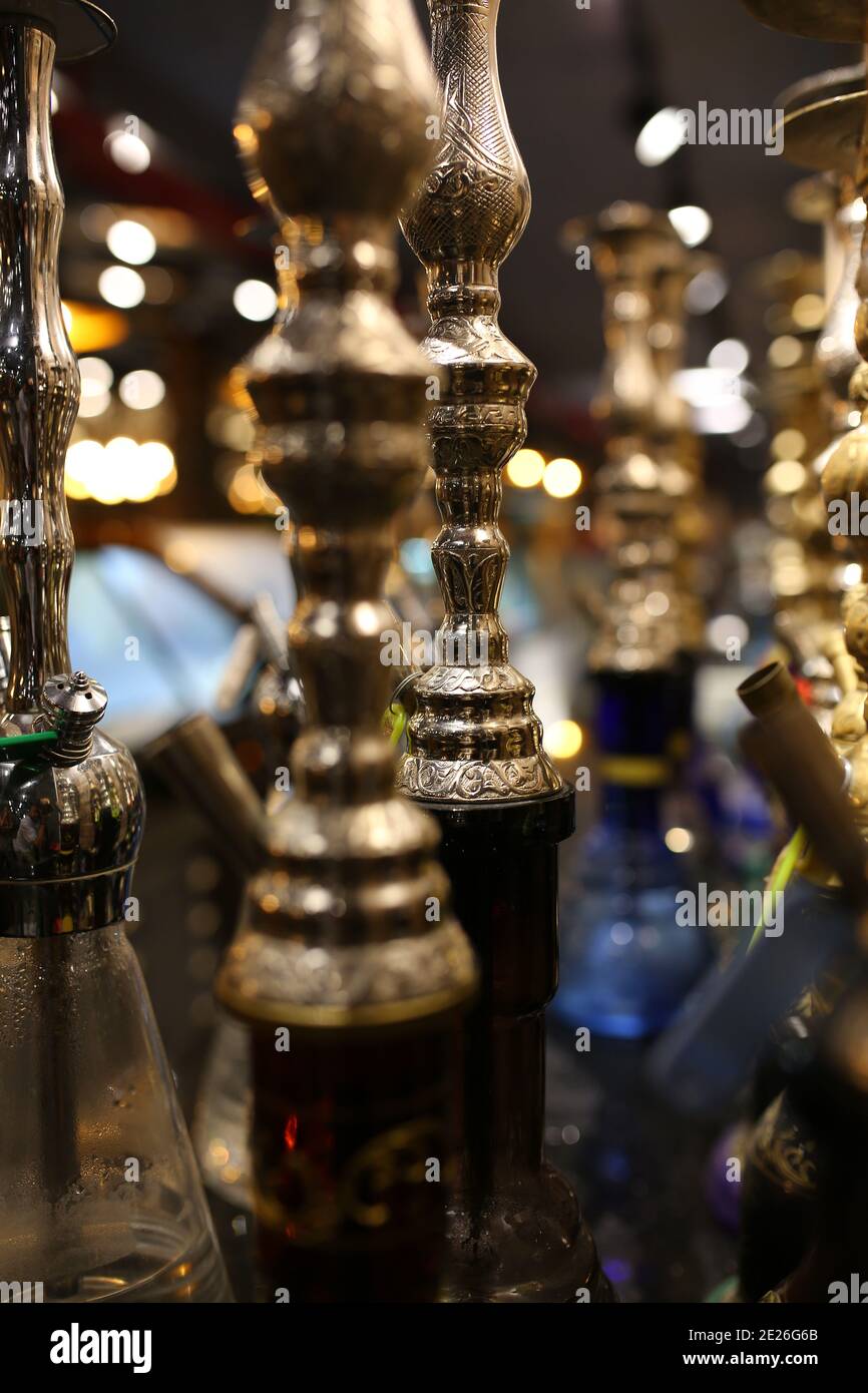 Turco hookah nel caffè. Acquedotti turchi. Acquedotti ottomani Foto Stock