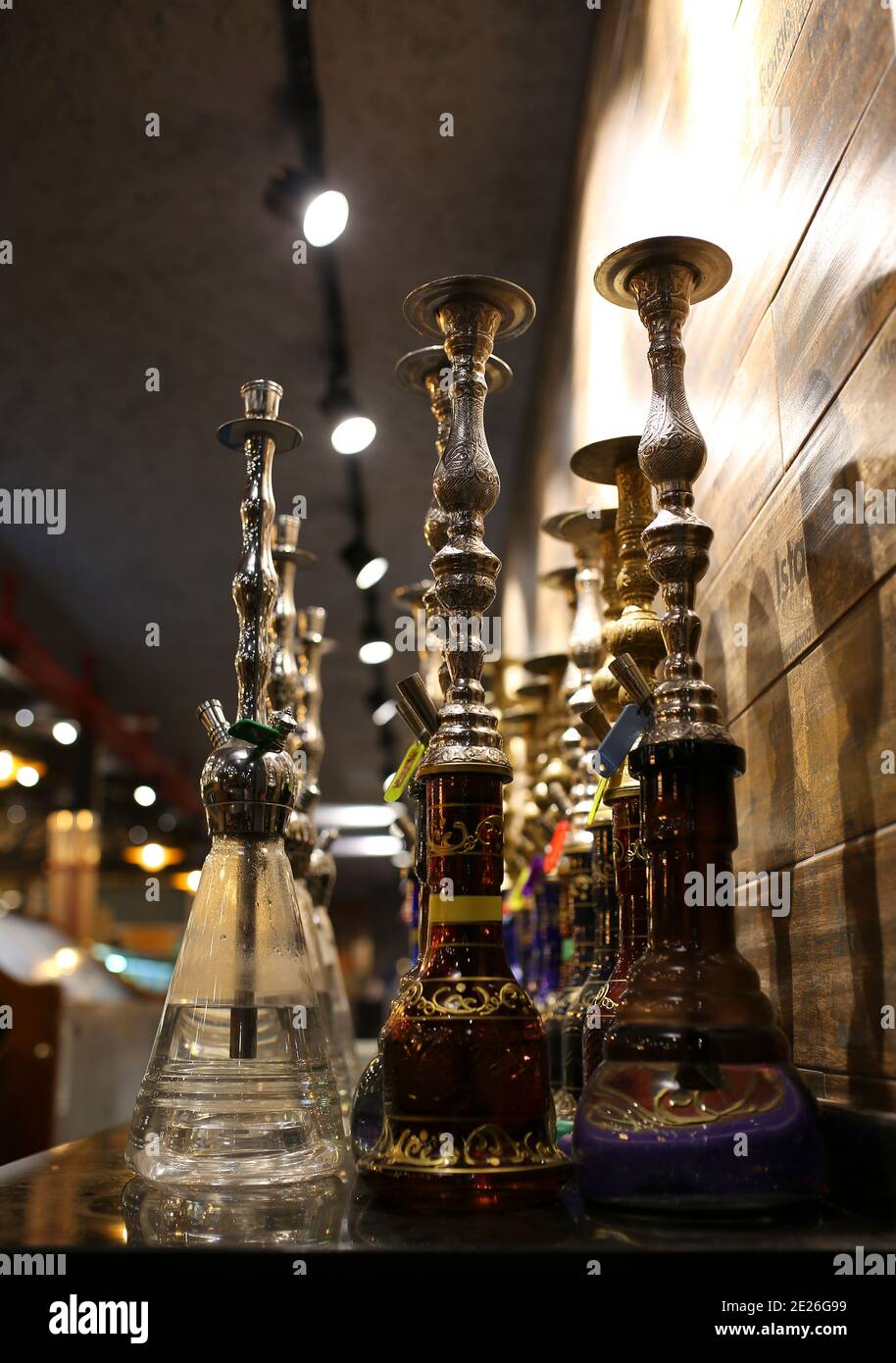 Turco hookah nel caffè. Acquedotti turchi. Acquedotti ottomani Foto Stock