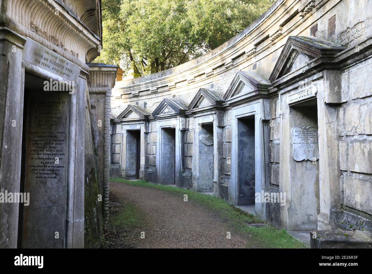 Le volte del Circolo del Libano, in suggestivo Highgate Cemetery, nel nord di Londra, Regno Unito Foto Stock