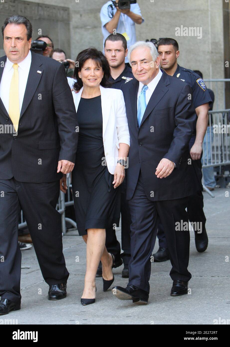 Dominique Strauss-Kahn e sua moglie Anne Sinclair lasciano la Corte 100 strada centrale, in Downtown, New York City, NY, USA, il 1 luglio 2011. Foto di Warzer Jaff/ABACAPRESS.COM Foto Stock
