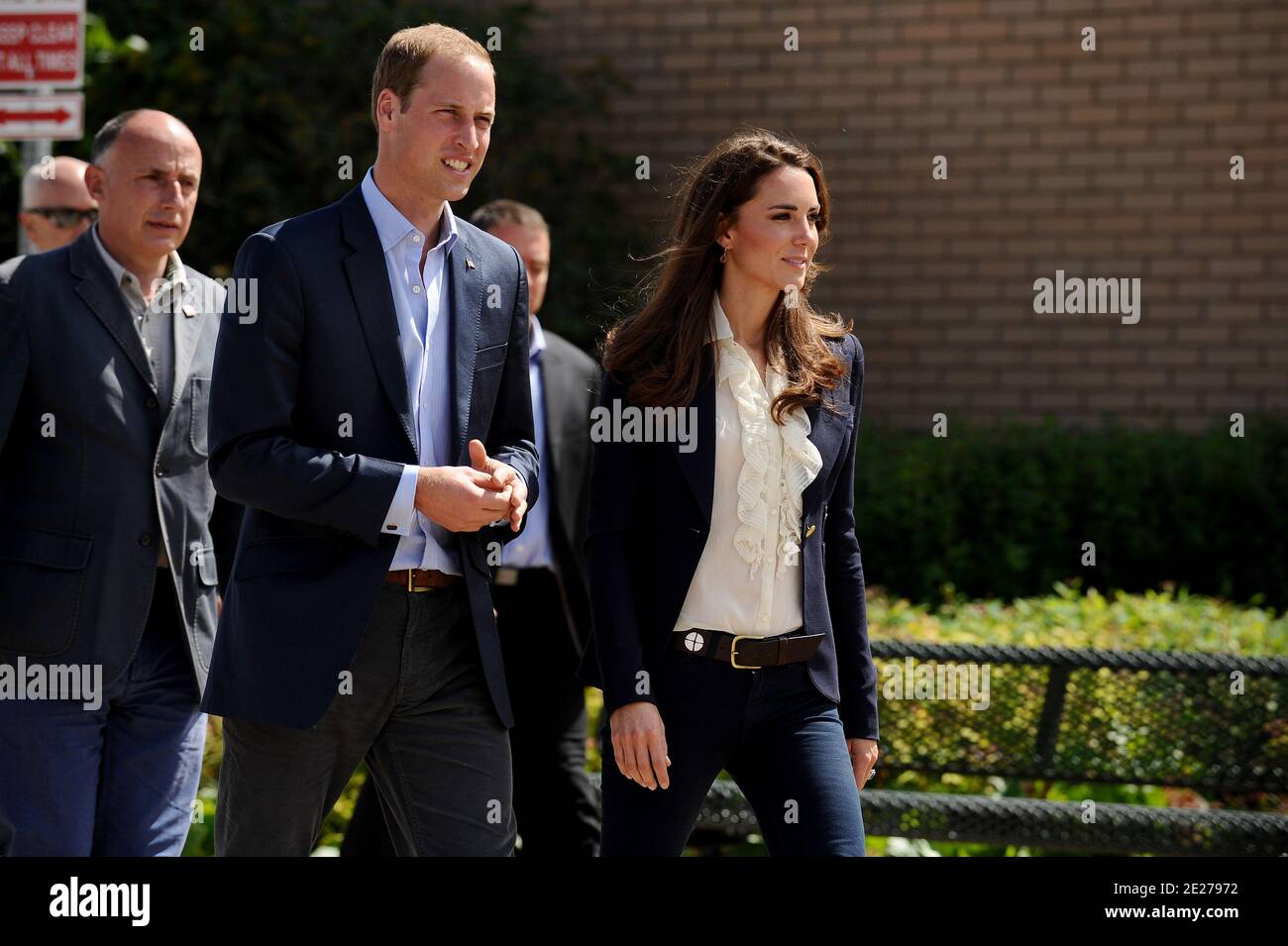 Duca e Duchessa di Cambridge Royal Tour in Canada - giorno 7 - il Principe Guglielmo, Duca di Cambridge e Caterina, Duchessa di Cambridge visitano il Lago Slave, Alberta il 6 luglio 2011. La città del lago Slave, Alberta, è stata devastata da un incendio che ha attraversato la comunità il 15 maggio 2011. L'incendio ha forzato la completa evacuazione dei 7,000 residenti del lago Slave ed è considerato il più grande spostamento di questo genere nella storia della provincia. Foto di Lionel Hahn/ABACAPRESS.COM Foto Stock