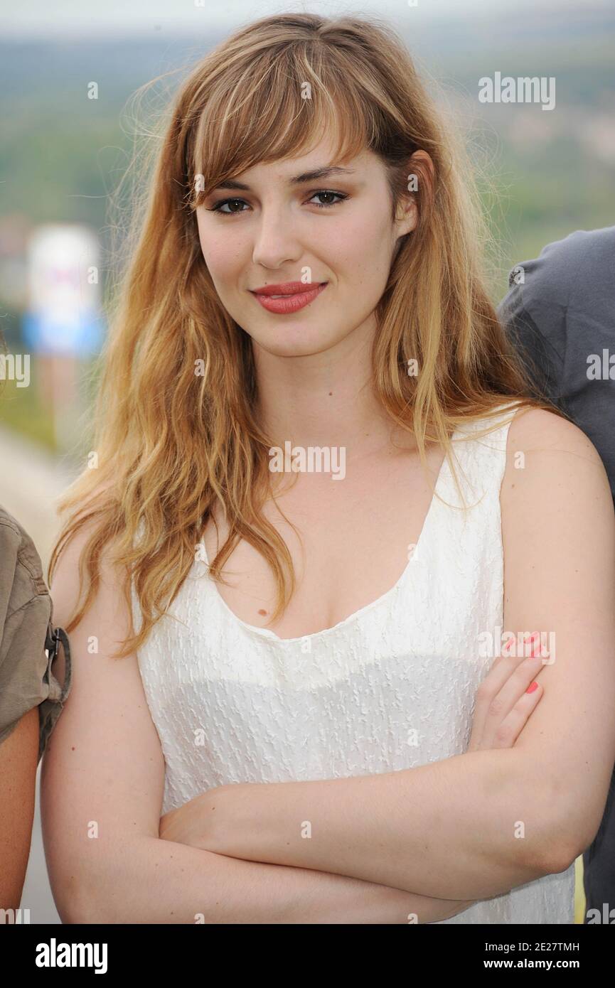 Louise Bourgoin si pone per una fotocellula ' un Heureux evenement' durante il 4 ° Festival Du film Francophone d'Angouleme a Angouleme, Francia il 25 agosto 2011 . Foto di Giancarlo Gorassini/ABACAPRESS.COM Foto Stock