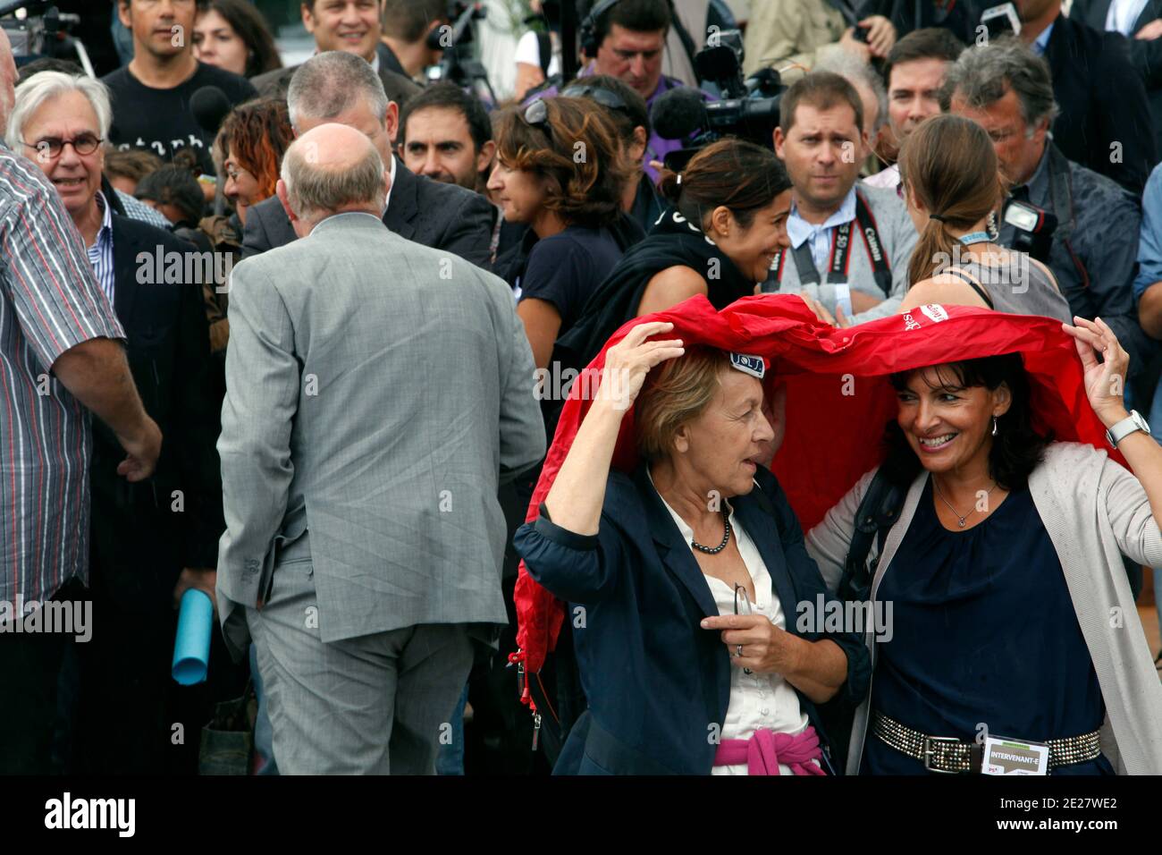 Marylise Lebranchu e Anne Hidalgo sono raffigurati durante il campo estivo annuale del Partito Socialista Francese (PS) a la Rochelle nella Francia sud-occidentale il 26 agosto 2011. Il campo estivo annuale del Partito Socialista Francese (PS) si svolgerà dal 26 al 28 agosto a la Rochelle. Foto di Jean-Luc Luyssen/ABACAPRESS.COM Foto Stock