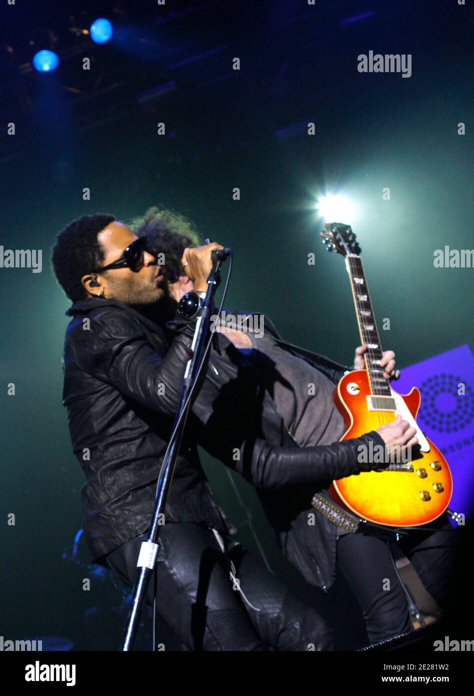 Il cantante Lenny Kravitz e Craig Ross si esibiscono al Samsung AT&T Summer Krush al Terminal 5 di New York City, NY, USA, 31 agosto 2011. Foto di Donna Ward/ABACAPRESS.COM Foto Stock