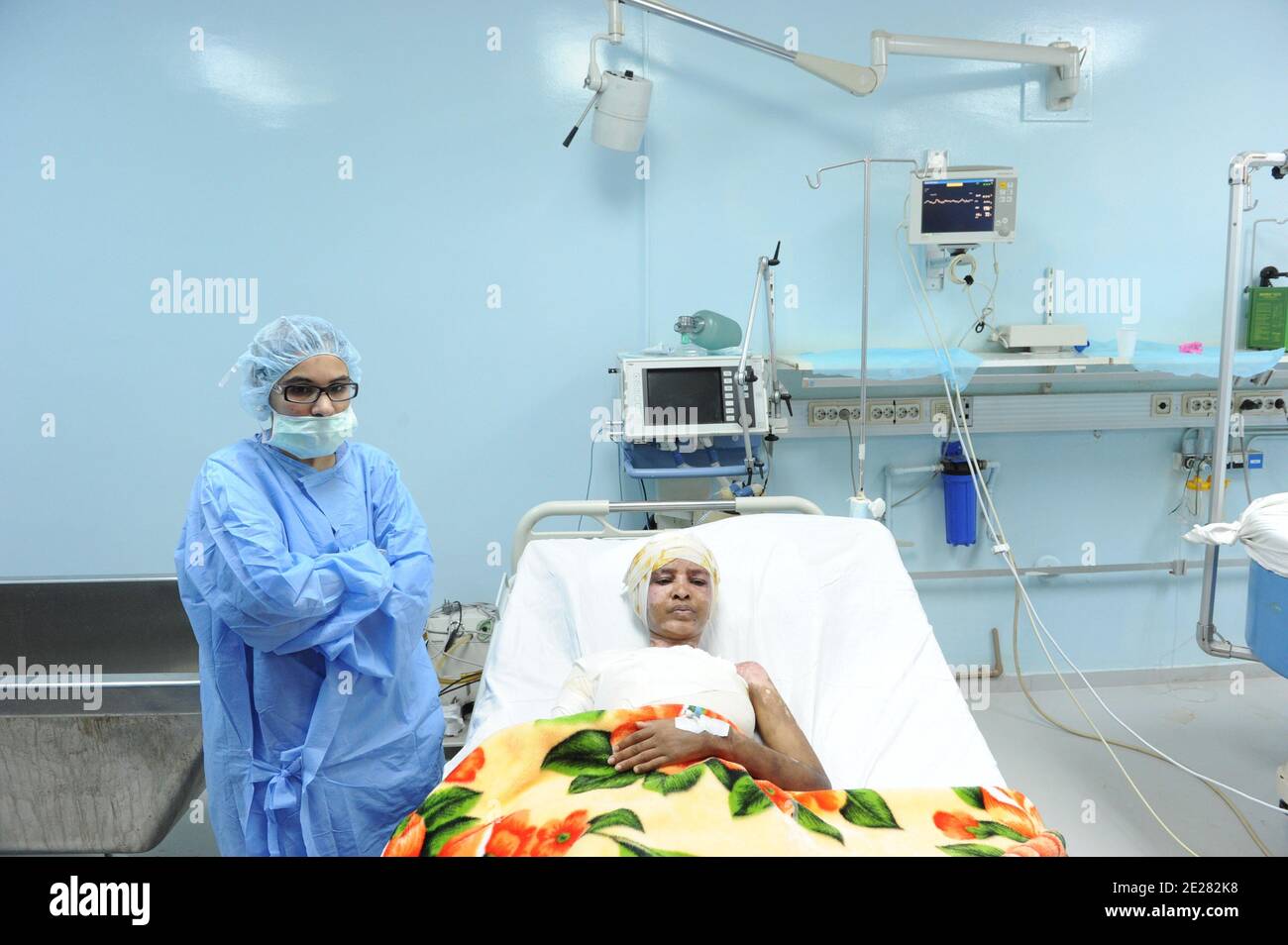 L'etiope Shweyea Mullah, ex nanna a casa di Annibal Gheddafi, e bruciato dalla moglie Aline, è visto presso l'unità di terapia intensiva presso l'ospedale bruciato di Tripoli, Libia, il 1 settembre 2011. Foto di Ammar Abd Rabbo/ABACAPRESS.COM Foto Stock
