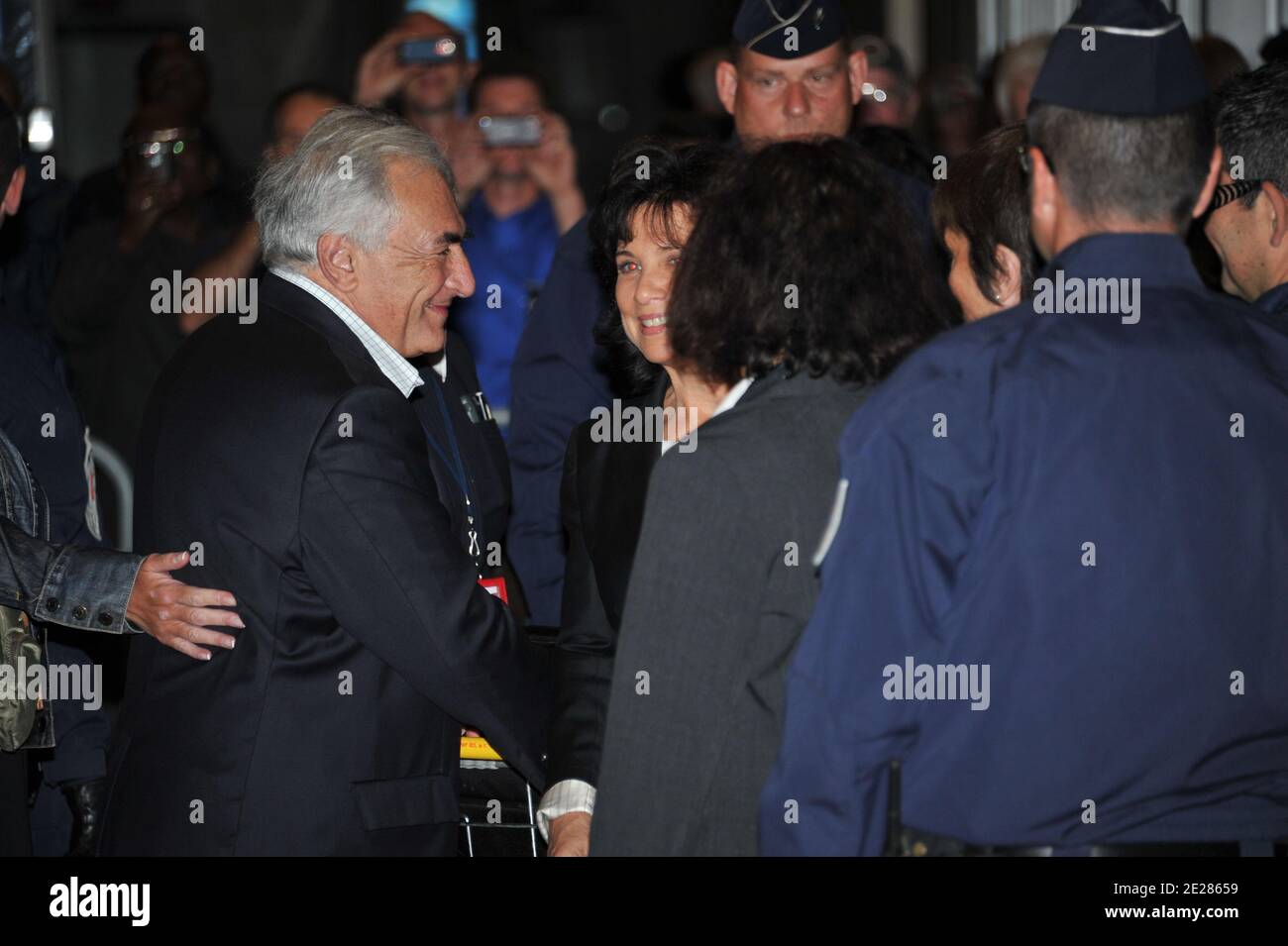 Dominique Strauss-Kahn e Anne Sinclair arrivano all'aeroporto Roissy di Parigi, Francia, il 4 settembre 2011. Foto di ABACAPRESS.COM Foto Stock