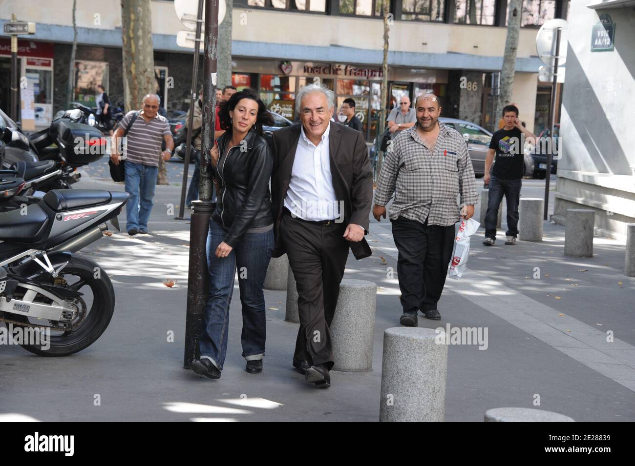 Dominique Strauss-Kahn visitando il Museo del Louvre e poi facendo shopping al negozio Surcouf a Parigi, Francia, il 5 settembre 2011. Foto di ABACAPRESS.COM Foto Stock