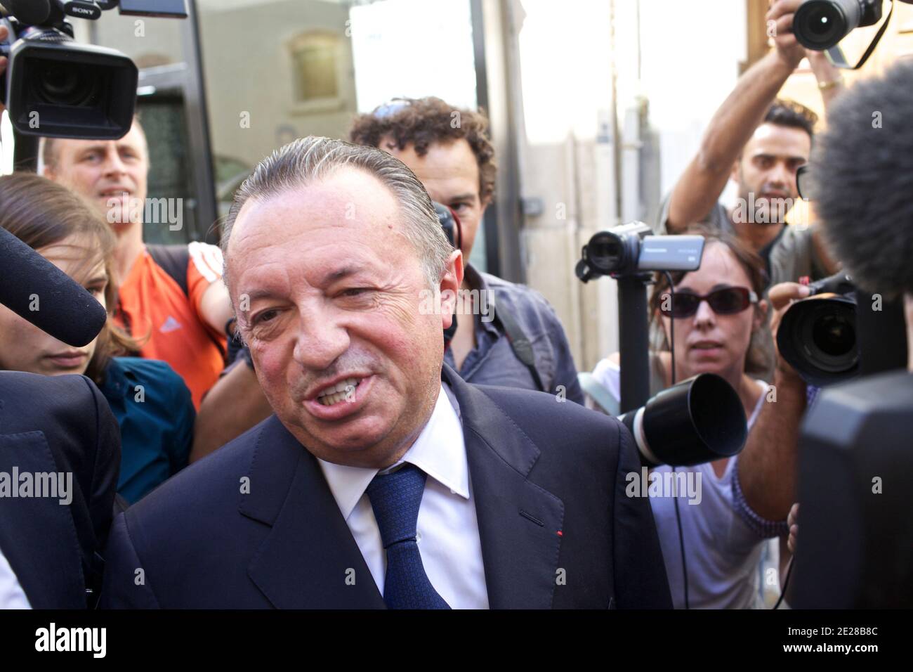 Jean-Noel Guerini, Senateur et President du Conseil General des Bouches du Rhone arrivo al Palais de Justice de Marseille le 8 Settembre 2011 ou il est convoque par les magistrats Charles Duchaine et Pierre Philippon. Jean-Noel Guerini est attendu en vue d'une possible mise en examen par les juges en charge du dossier sur des marches publics presumes frauduleux impliquant son frere Alexandre Guerini. Foto di Patrice Coppee/ABACAPRESS.COM Foto Stock