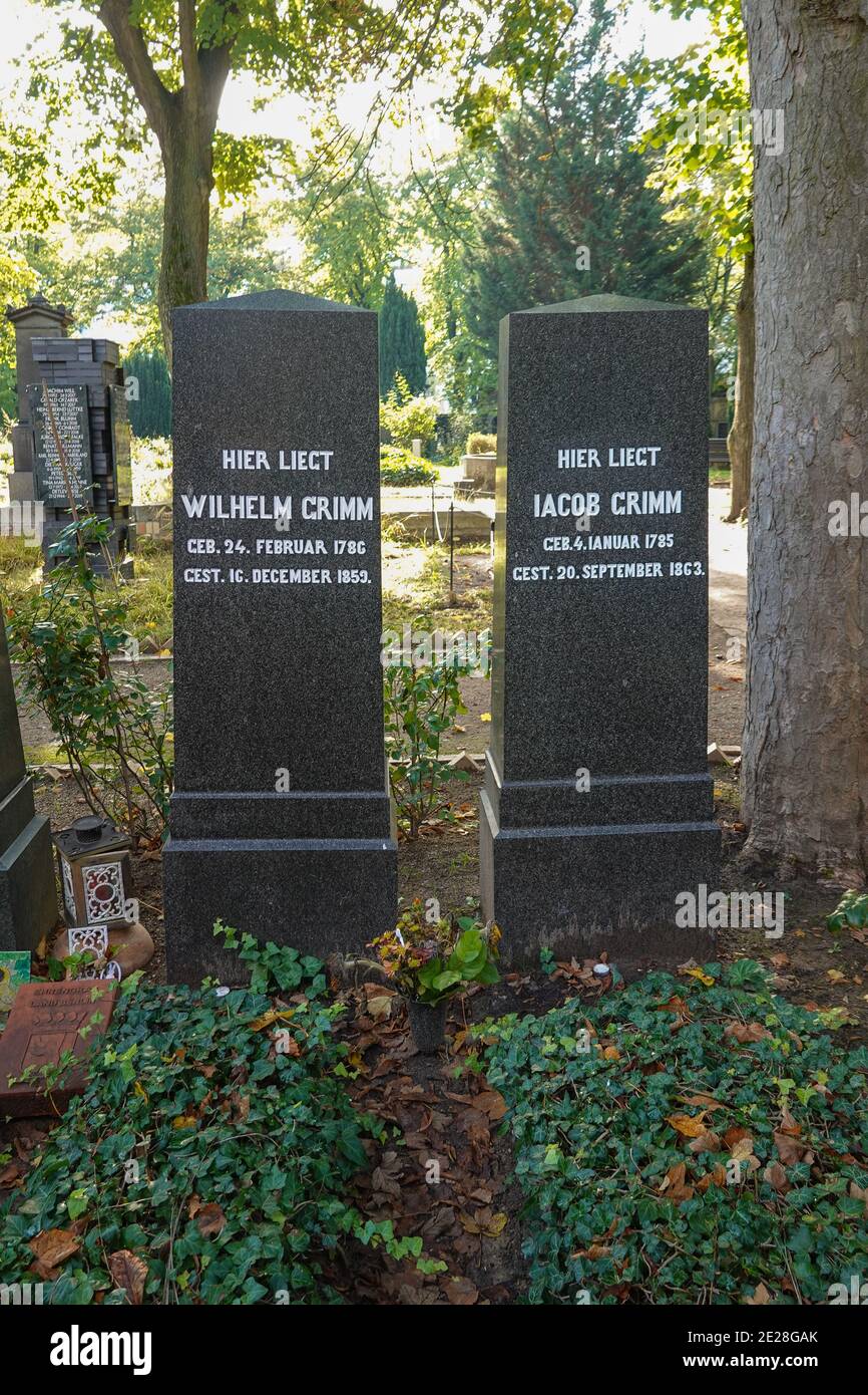 Grab Wilhelm und Jacob Grimm, Alter St.-Matthäus-Kirchhof, Schöneberg, Berlino, Germania Foto Stock