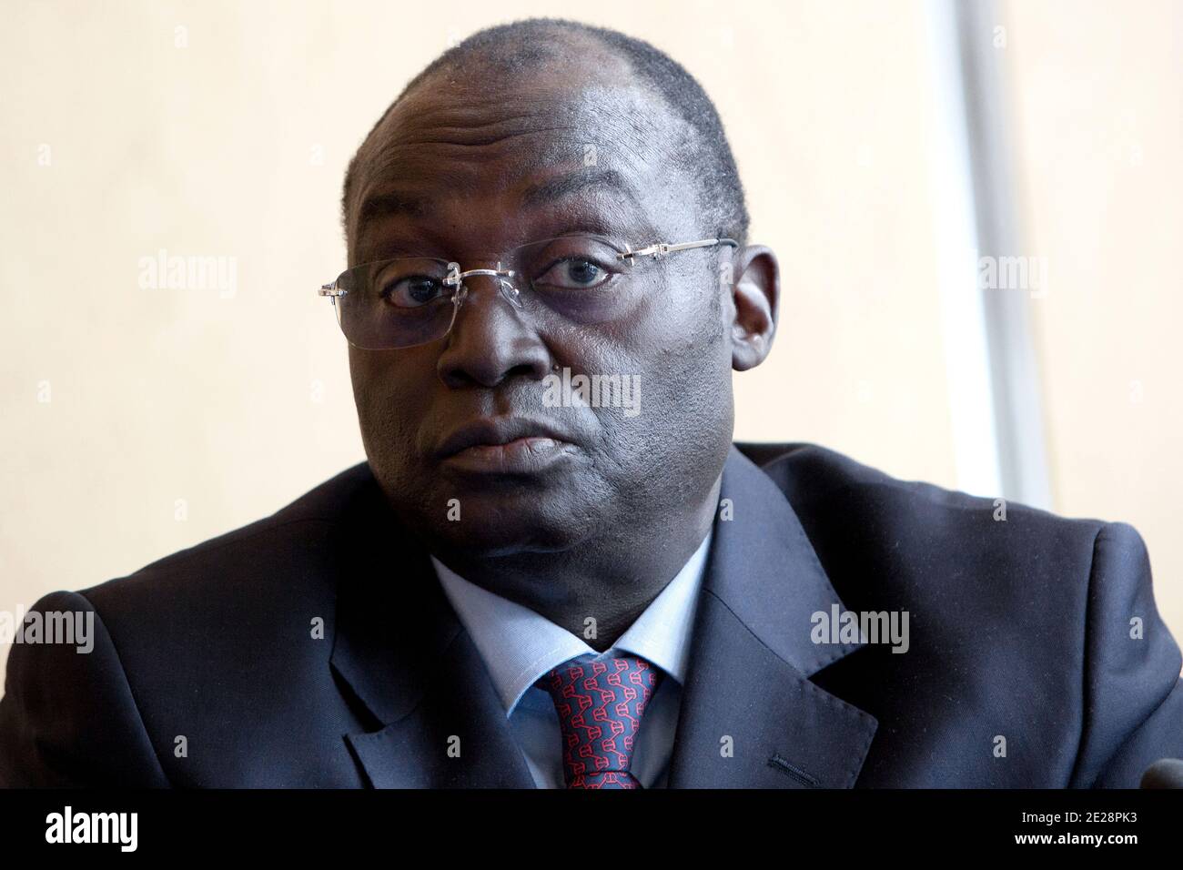 Stati dell'Africa occidentale il governatore della Banca centrale Tiemoko Meyliet Kone partecipa a una conferenza stampa, dopo un incontro dei Ministri delle finanze della zona franco CFA presso il Ministero delle finanze francese a Parigi, Francia, il 19 settembre 2011. Foto di Stephane Lemouton/ABACAPRESS.COM Foto Stock