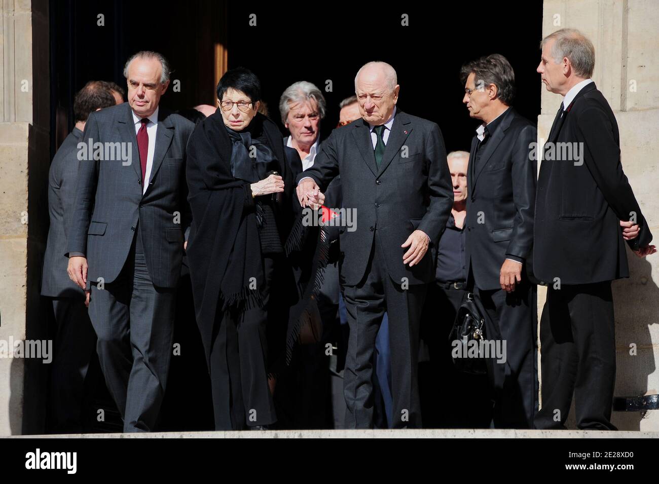 Frederic Mitterrand, Zizi Jeanmaire, Alain Delon e Pierre Berge in occasione di una messa di tributo per il coreografo francese Roland Petit tenutasi alla chiesa di Saint Roch a Parigi, in Francia, il 23 settembre 2011. Foto di Nicolas Briquet/ABACAPRESS.COM Foto Stock