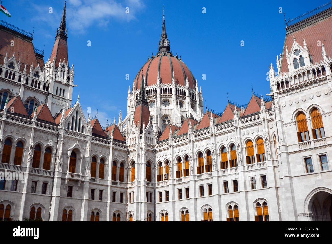 Primo piano della cupola del Parlamento ungherese a Budapest, Ungheria. Foto Stock