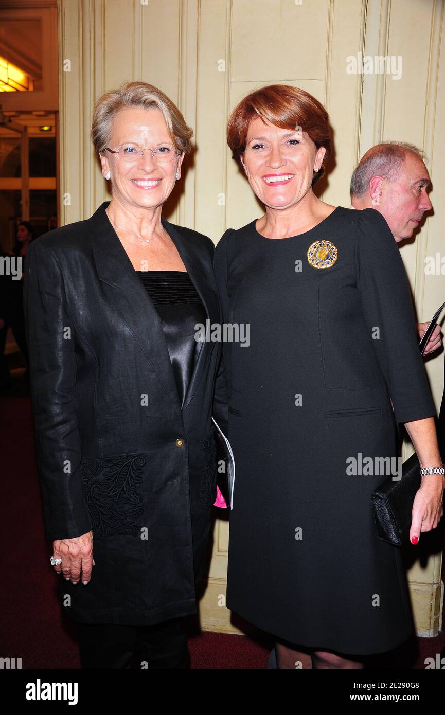 Michele Alliot-Marie e Claude Greff partecipano al 26° 'Gala de l'Aide a l'Enfant Refugie' tenutosi presso la Salle Gaveau di Parigi, in Francia, il 26 settembre 2011. Foto di Giancarlo Gorassini/ABACAPRESS.COM Foto Stock