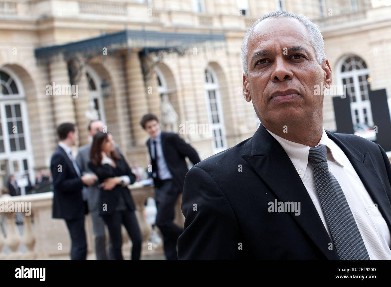 Il socialista francese Victorin Lurel è raffigurato al Senato francese dopo una riunione dei senatori socialisti per designare il loro candidato, Jean-Pierre Bel, per l'elezione della presidenza del senato che si terrà il 1 ottobre 2011, a Parigi, Francia, il 27 settembre 2011. Foto di Stephane Lemouton/ABACAPRESS.COM Foto Stock