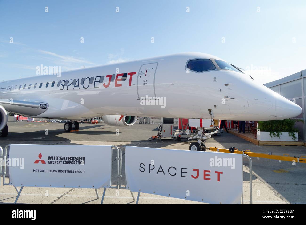 Mitsubishi SpaceJet (precedentemente conosciuto come MRJ) attende la partenza dopo essere stato esibito al Paris Air Show il 18 giugno 2019. Credit: Tadayuki YOSHIKAWA/Aviation Wire/AFLO/Alamy Live News Foto Stock