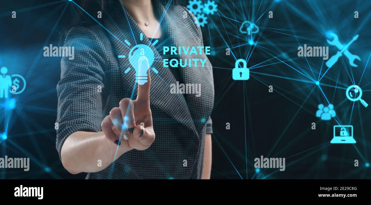 Business, tecnologia, Internet e concetto di rete. Il giovane imprenditore pensa ai passi per una crescita di successo: Il private equity Foto Stock