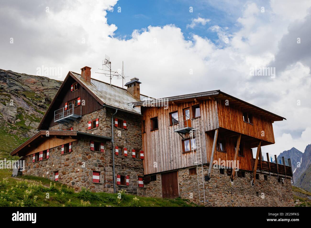 Langtalereckhütte - Karlsruher Hütte rifugio, altitudine di 2450 m. Albergo di montagna nelle Alpi di Ötztal vicino a Obergurgl, Tirolo, Austria. Foto Stock