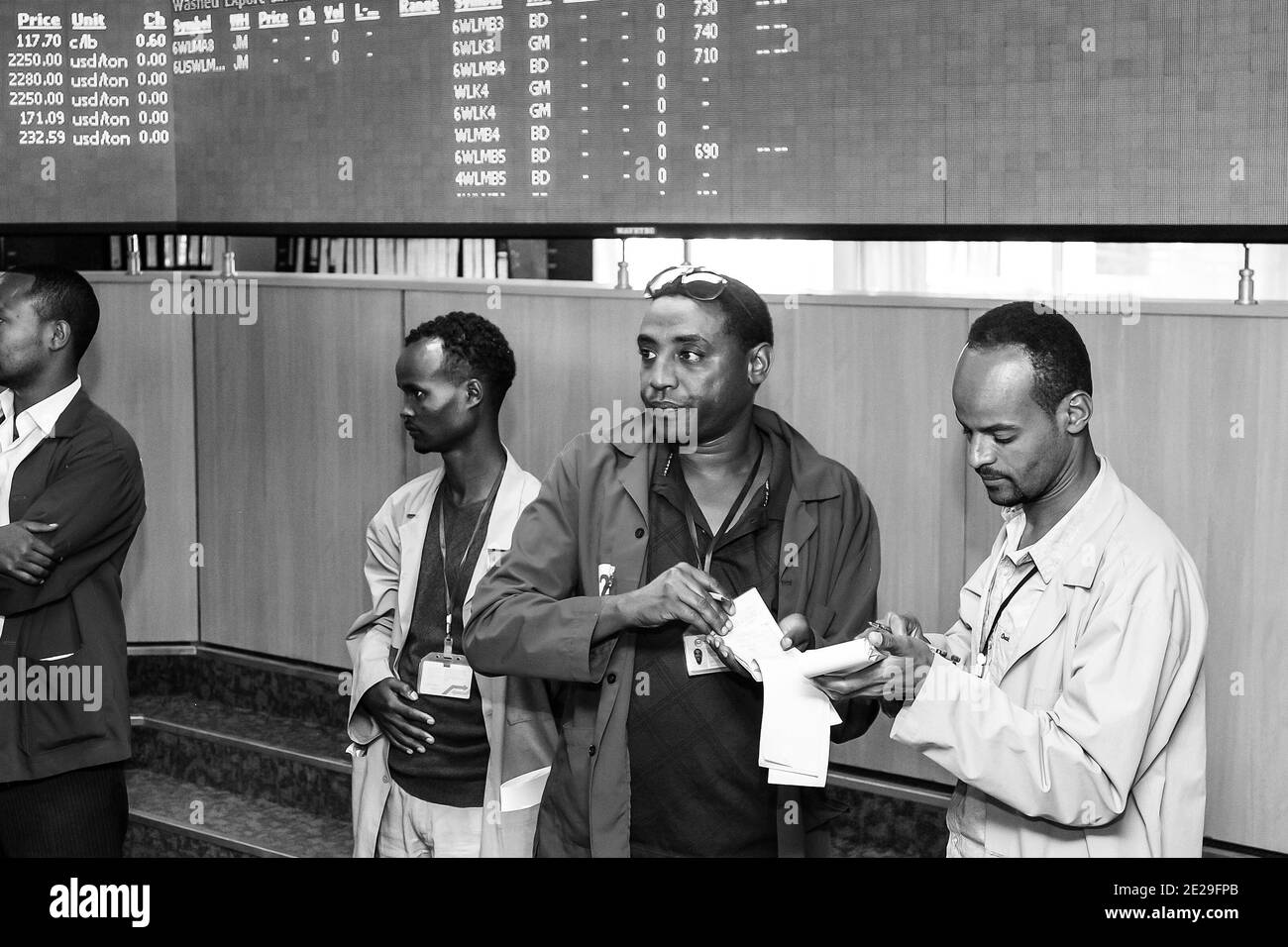 ADDIS ABEBA, ETIOPIA - 05 gennaio 2021: Addis Abeba, Etiopia - 30 2014 gennaio: Interno di un piano di negoziazione di borsa Foto Stock
