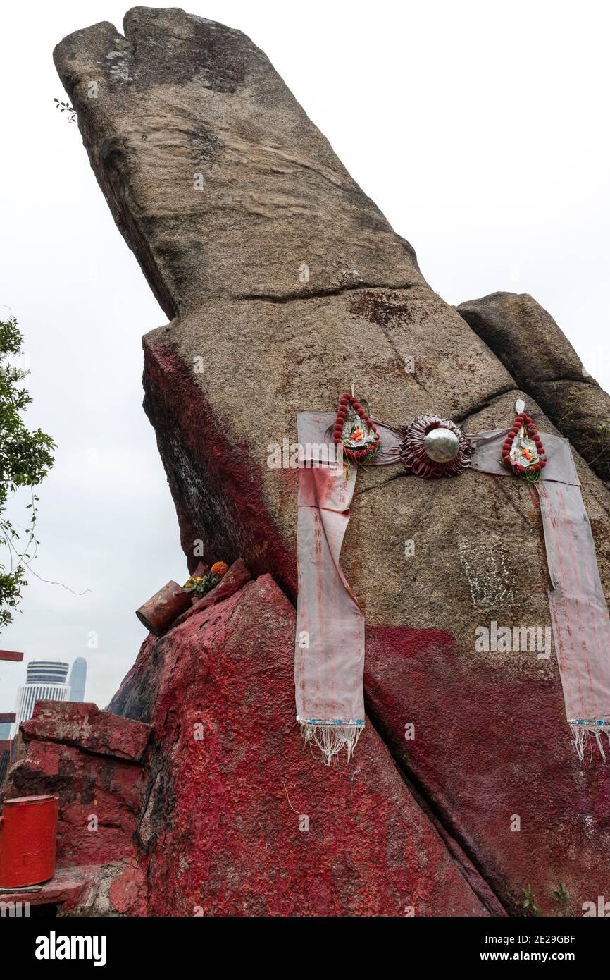 Hong Kong, Cina:10 Jan,2021. Lovers' Rock, o Yan Yuen Shek, è il posto locale singole donne si dice di andare nella speranza di trovare un marito. Signore Foto Stock