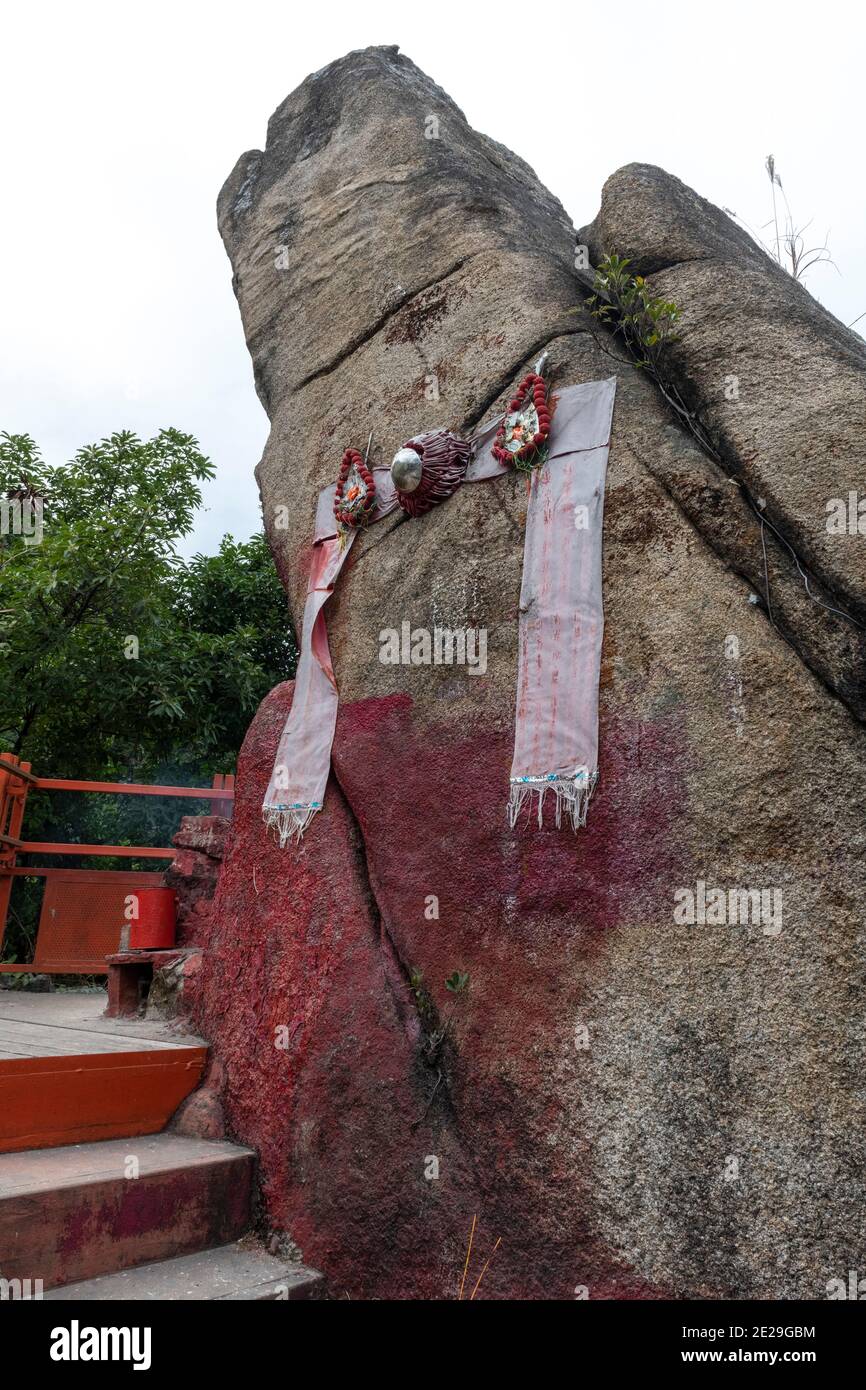 Hong Kong, Cina:10 Jan,2021. Lovers' Rock, o Yan Yuen Shek, è il posto locale singole donne si dice di andare nella speranza di trovare un marito. Signore Foto Stock