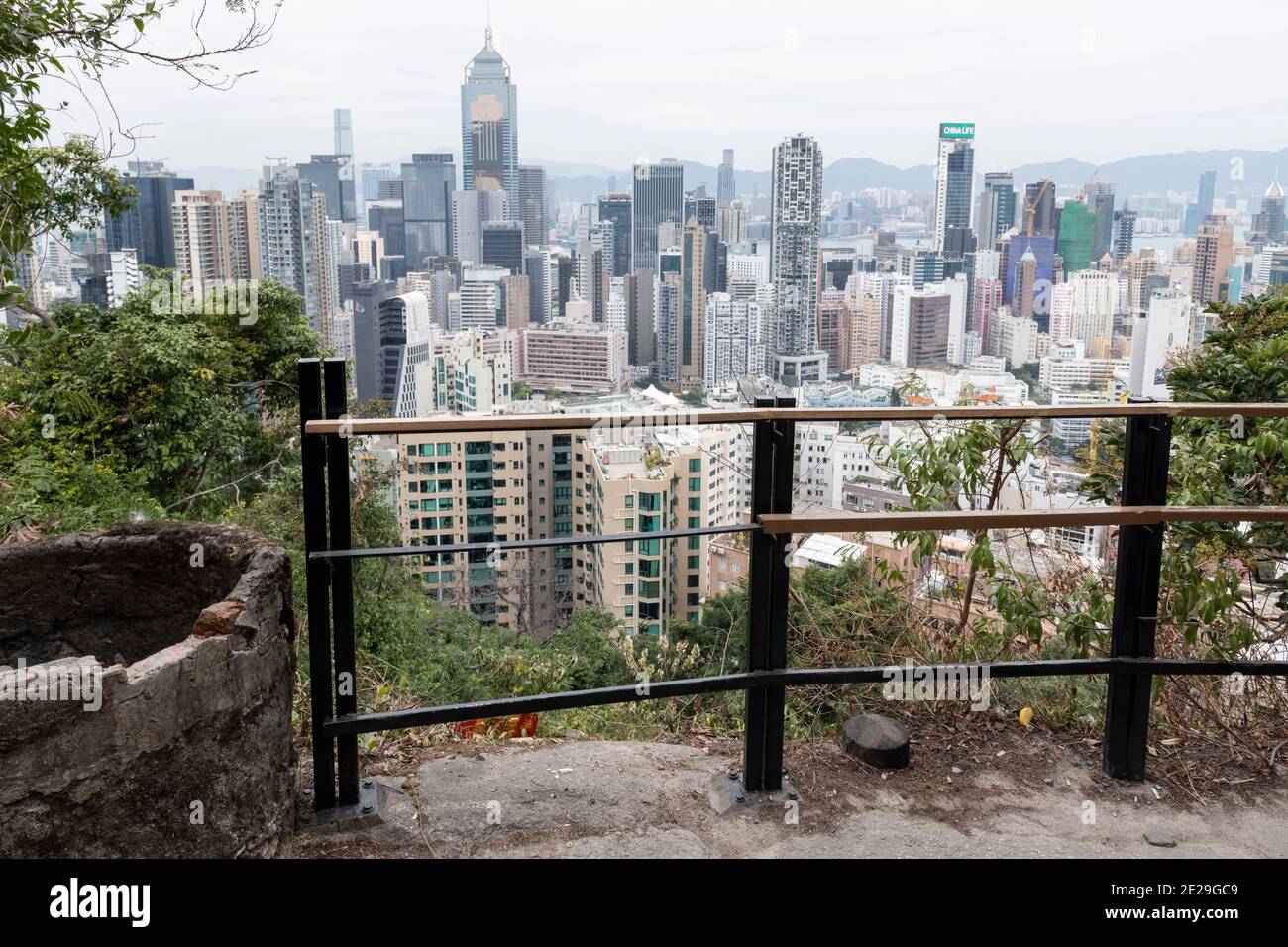 Hong Kong, Cina:10 Jan,2021. Vista di WAN Chai da Lovers Stone.Lovers 'Rock, o Yan Yuen Shek, è il luogo locale singole donne si dice di andare in Foto Stock