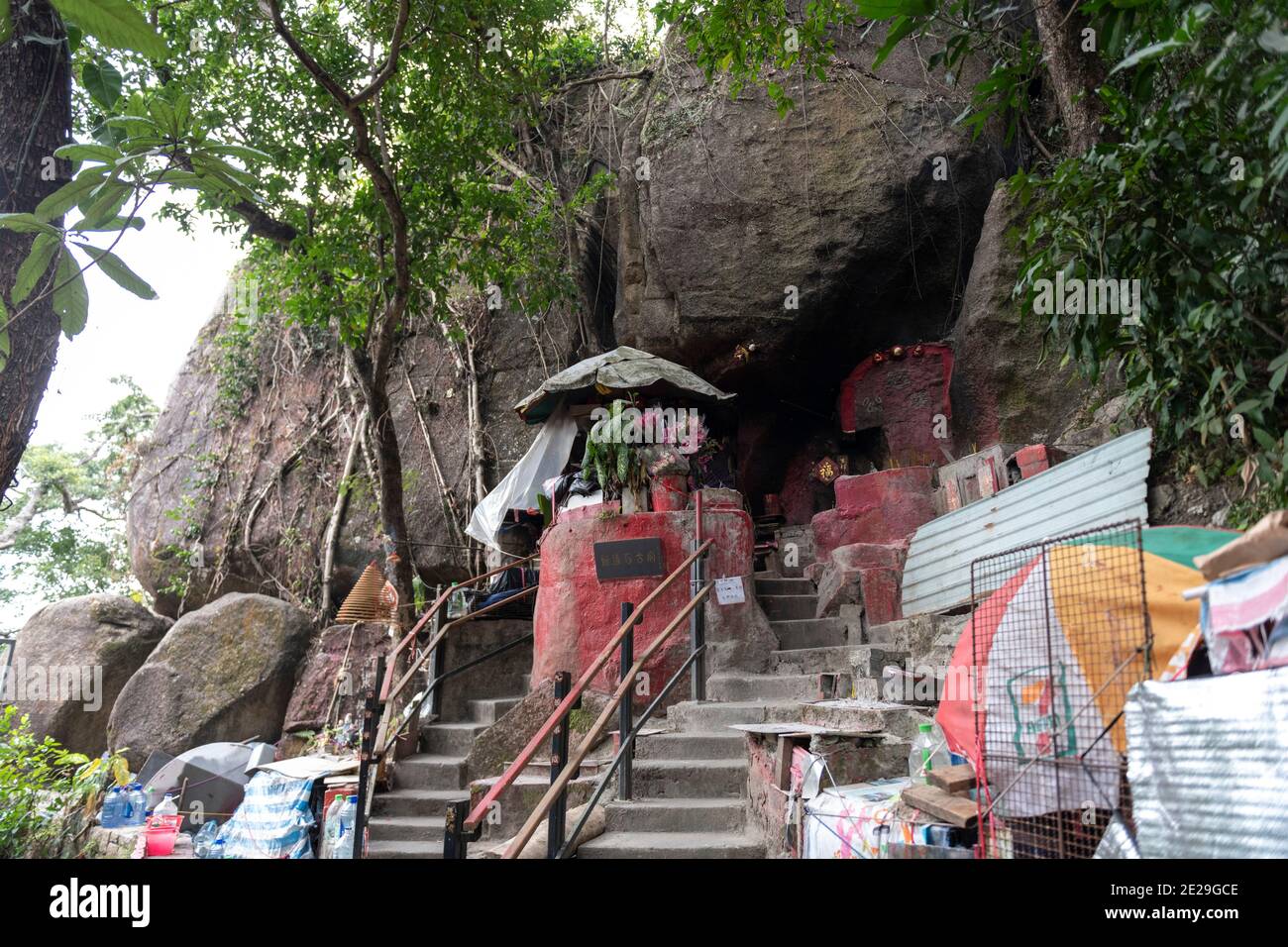 Hong Kong, Cina:10 Jan,2021. Lovers' Rock, o Yan Yuen Shek, è il posto locale singole donne si dice di andare nella speranza di trovare un marito. Signore Foto Stock
