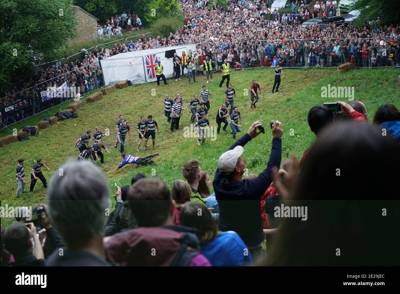 Gloucester, Regno Unito--29 maggio 2017: Cooper's Hill Cheese-Rolling e Wake nel 2017 Foto Stock