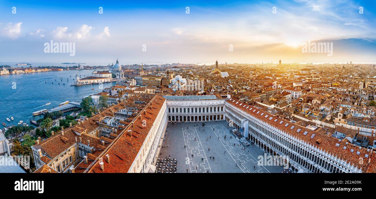 vista panoramica a venezia al tramonto, italia Foto Stock
