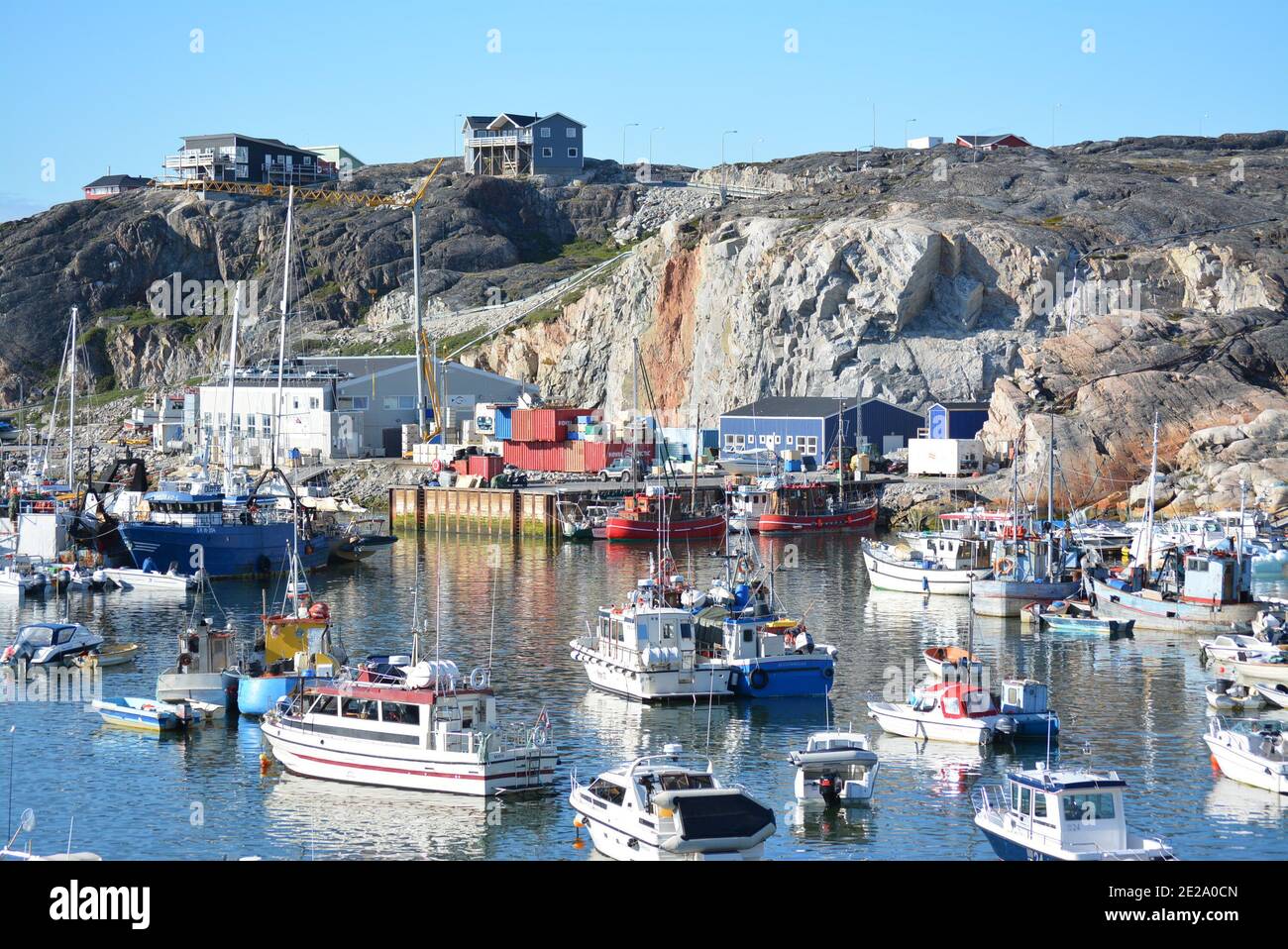 Ilulissat, Groenlandia - luglio, molte barche da pesca tradizionali nel porto di Ilulissat Foto Stock