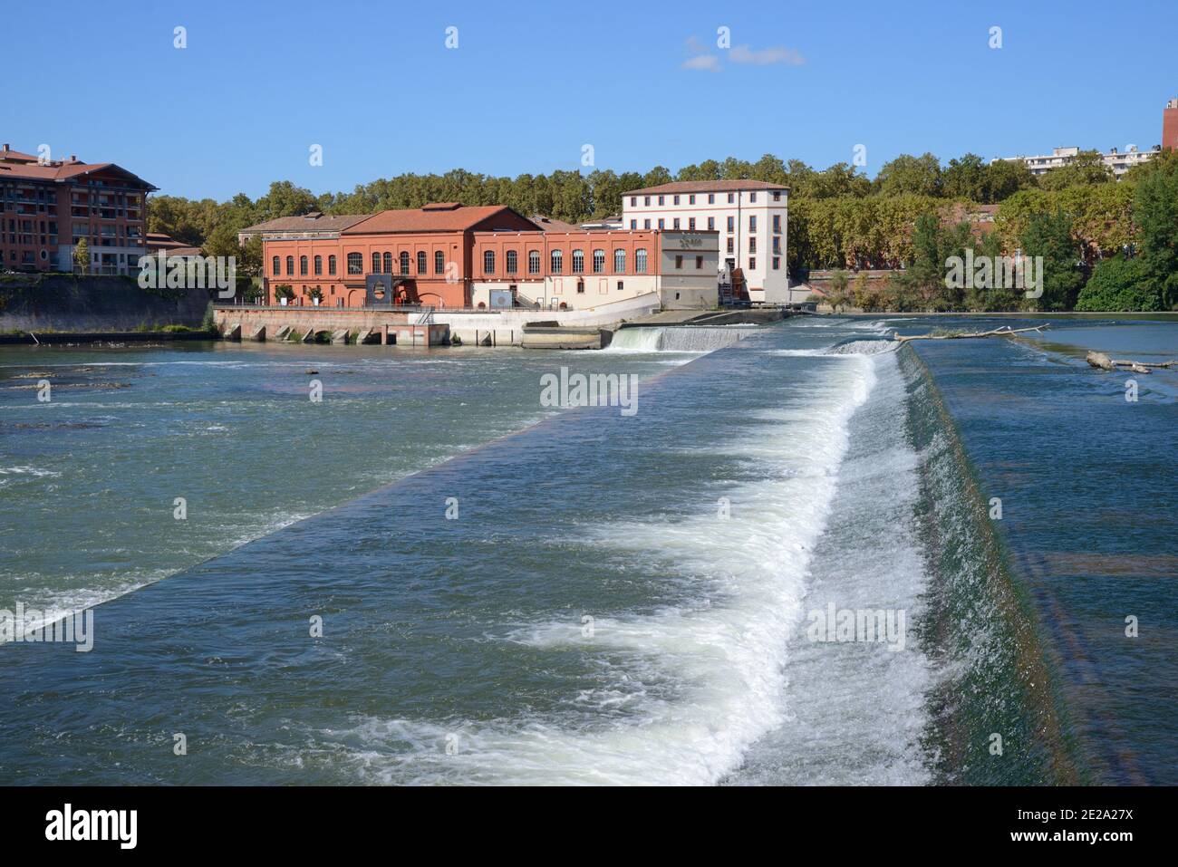 Bazacle Hydro-Electric Barrage, Weir o diga sulla Garonna fiume Tolosa Francia Foto Stock
