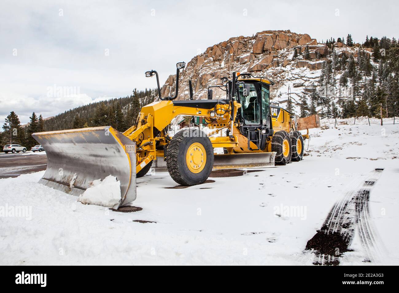 Un bulldozer Caterpillar per lo sgombero della neve su Pikes Peak, Denver, Colorado Foto Stock