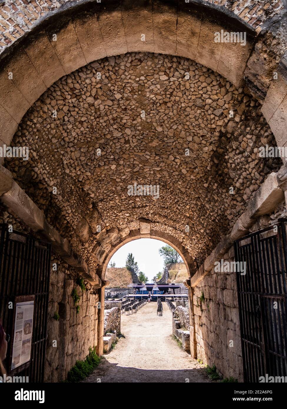 Anfiteatro romano, sito archeologico di Alba Fucens, massa d'Albe, Abruzzo, Italia Foto Stock