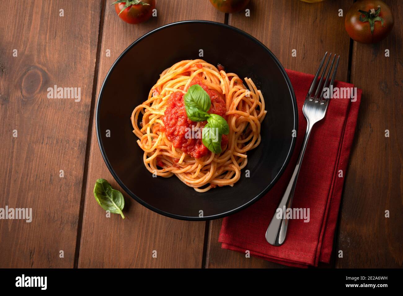 Piatto di spaghetti classici con salsa di pomodoro, cucina italiana Foto Stock