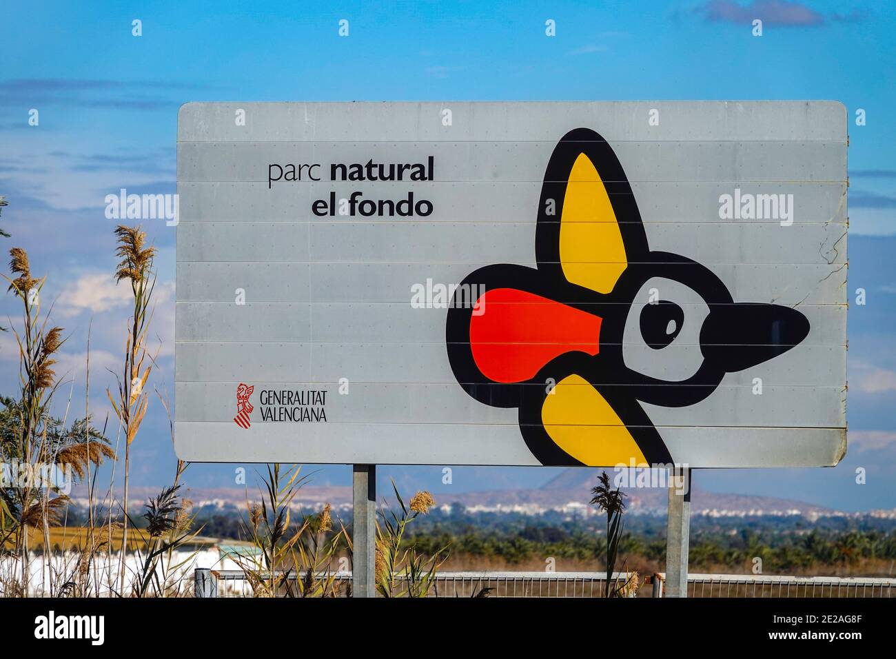 Segno con il logo dell'uccello, a El Hondo de Elche, lago di fondo de Elche e riserva naturale degli uccelli, Costa Blanca, Spagna Foto Stock