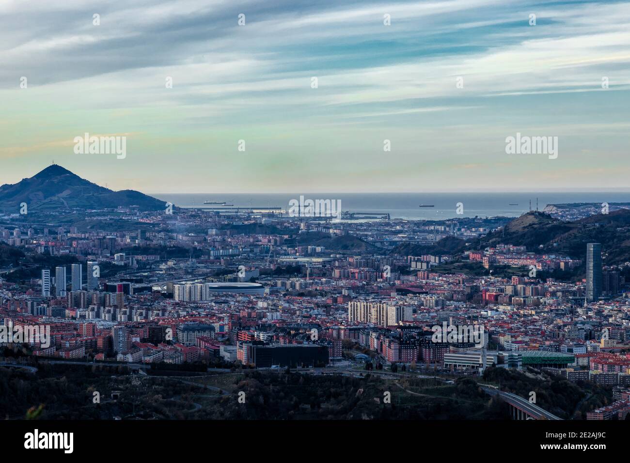 paesaggio urbano della città di bilbao nei paesi baschi Foto Stock