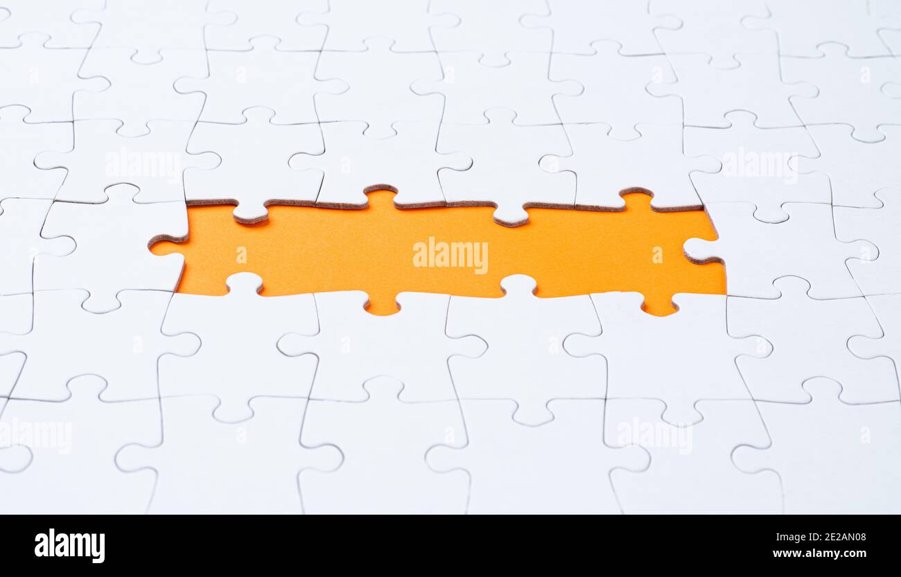 Puzzle bianco vuoto con pezzi mancanti Foto Stock