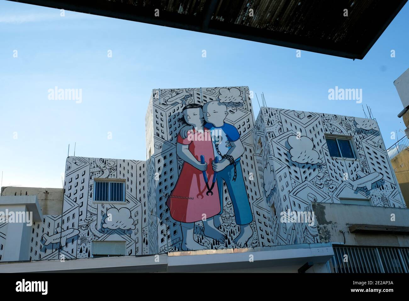 Pitture murali nel centro storico di Paphos dell'artista italiano Francesco Camillo Giorgino (detto Millo) nel 2017. Ora è stata distrutta e dipinta Foto Stock