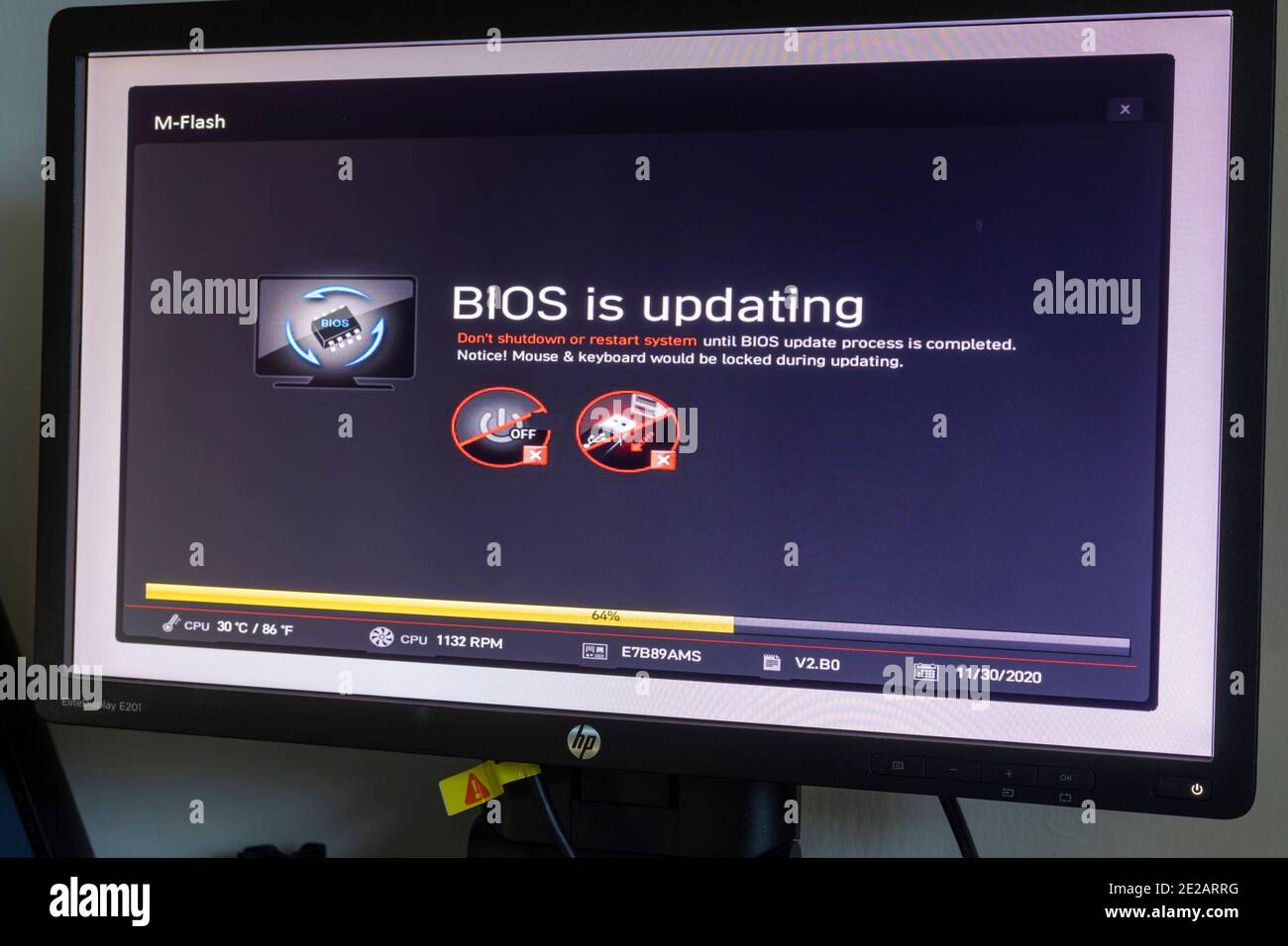 Schermata di aggiornamento del BIOS per una scheda madre per pc MSI Foto  stock - Alamy