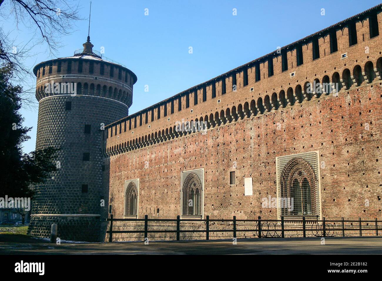 Il Castello Sforzesco di Milano, fu costruito nel XV secolo da Francesco Sforza, duca di Milano Lombardia. Punto di riferimento dell'Italia. Foto di alta qualità Foto Stock