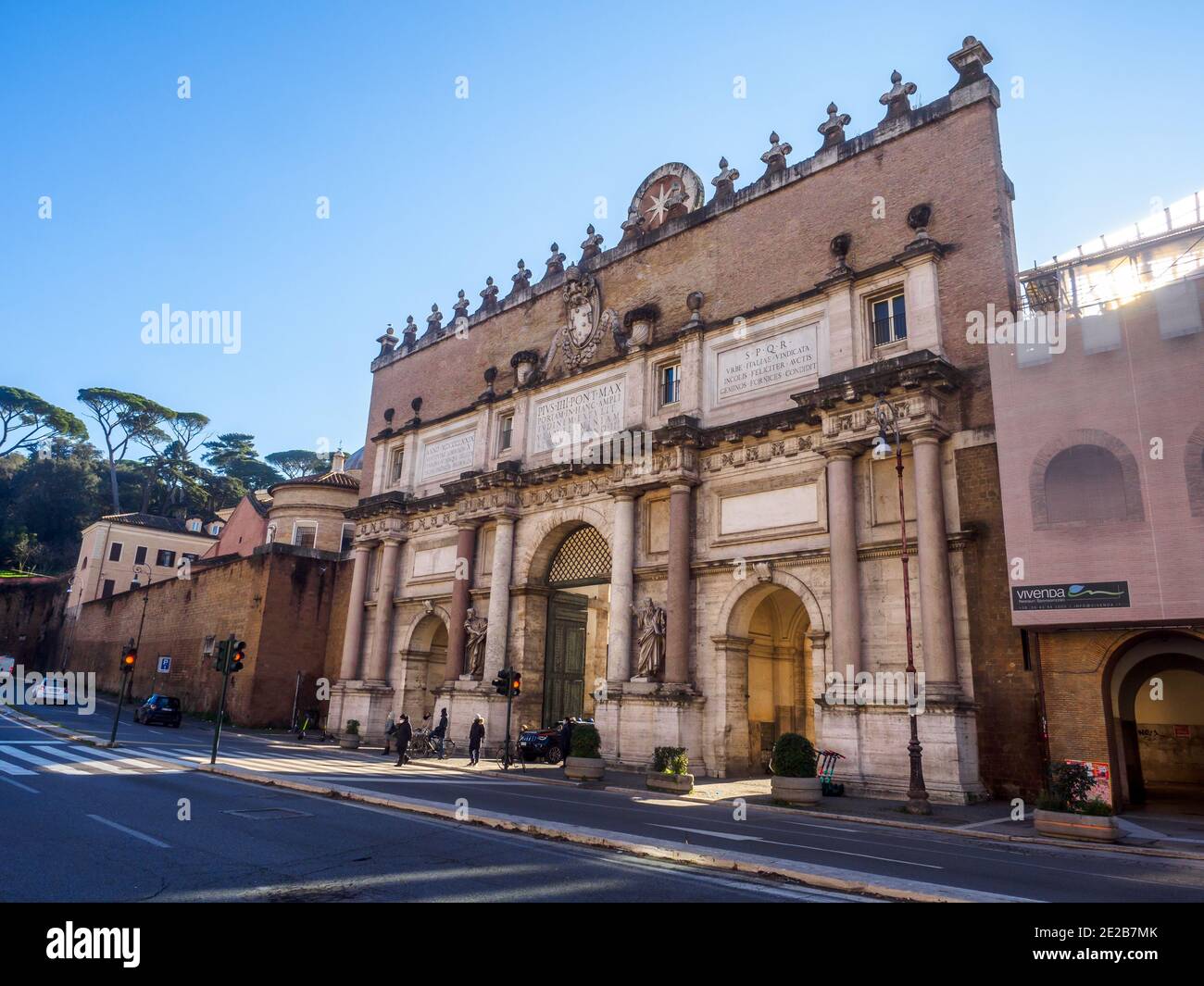 Facciata esterna di porta del Popolo (porta Flaminia) - Roma, Italia Foto Stock