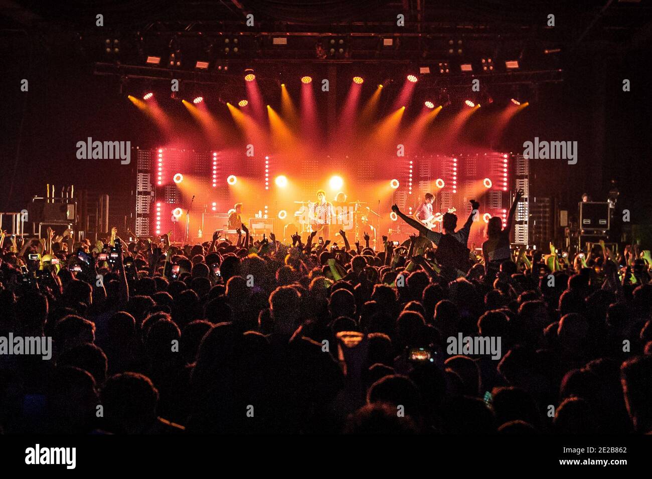 Le onde del circa si esibiscono dal vivo a Manchester, Inghilterra, Regno Unito. Foto Stock