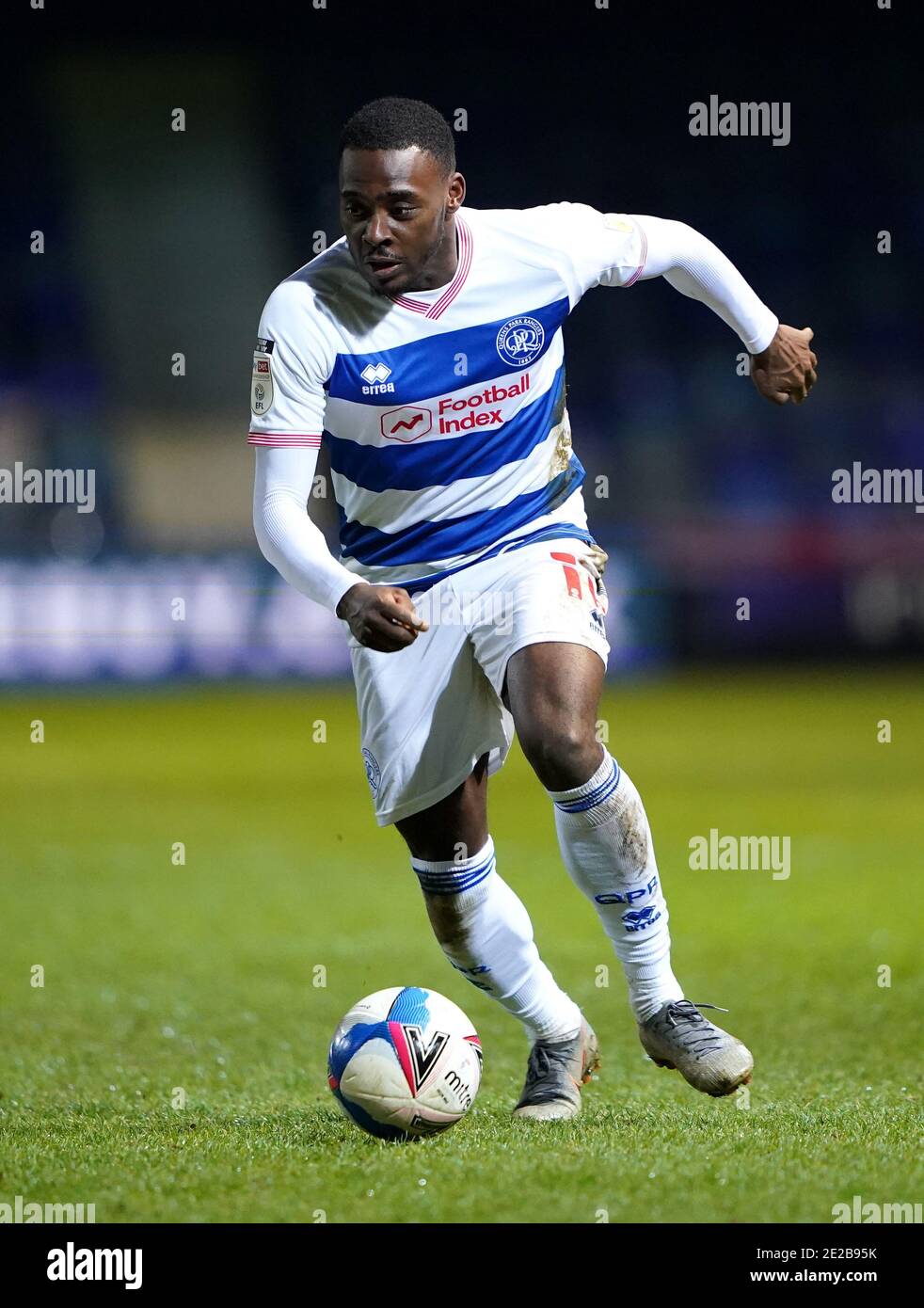 Queens Park Rangers' Bright Osayi-Samuel durante la partita del campionato Sky Bet a Kenilworth Road, Luton. Foto Stock